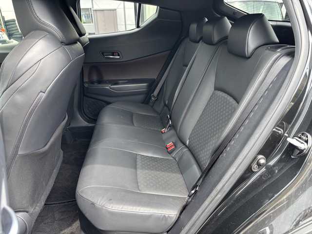 トヨタ Ｃ－ＨＲ G 福岡県 2017(平29)年 5.3万km ブラックマイカ 純正ナビ/（AM/FM/CD/DVD/SD/USB/フルセグTV）/クルーズコントロール追従あり/レーンキープ/横滑り防止/ブレーキホールド/パーキングアシスト/ハンズフリー/ビルドインETC/ドライブレコーダー（前後）/ヒートシーター（運転席/助手席）/純正フロアマット/オートライト/オートマチックハイビーム/フォグランプ/電格ミラー/保証書/取扱説明書