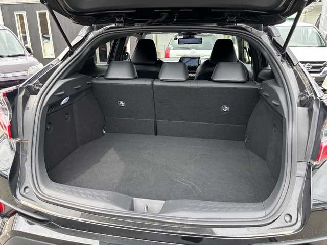 トヨタ Ｃ－ＨＲ G 福岡県 2017(平29)年 5.3万km ブラックマイカ 純正ナビ/（AM/FM/CD/DVD/SD/USB/フルセグTV）/クルーズコントロール追従あり/レーンキープ/横滑り防止/ブレーキホールド/パーキングアシスト/ハンズフリー/ビルドインETC/ドライブレコーダー（前後）/ヒートシーター（運転席/助手席）/純正フロアマット/オートライト/オートマチックハイビーム/フォグランプ/電格ミラー/保証書/取扱説明書