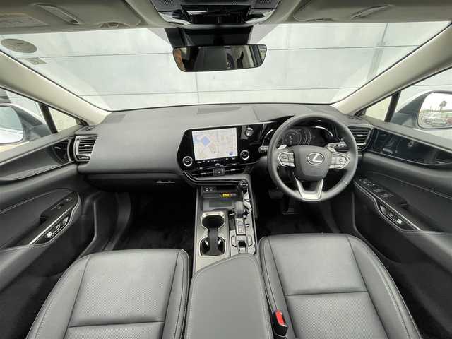 レクサス ＮＸ 350h 千葉県 2023(令5)年 1.8万km ソニッククォーツ サンルーフ/レクサスセーフティセンス/　衝突軽減ブレーキ/レーンキープアシスト/　レーダークルーズコントロール/オートハイビーム/　クリアランスソナー/ブラインドスポットモニター/純正メーカーディスプレイナビ/　フルセグ/BT/USB/バックカメラ/サイドカメラ/ステアリングスイッチ/パドルシフト/ETC2.0/ワイヤレス充電/電動パーキングブレーキ/パワーバックドア/レザーシート(黒)/パワーシート(D/N席)/シートヒーター(D/N席)/エアシート(D/N席)/スマートキー/プッシュスタート/LEDヘッドライト/オートライト/フォグライト