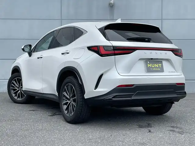 レクサス ＮＸ 350h 千葉県 2023(令5)年 1.8万km ソニッククォーツ サンルーフ/レクサスセーフティセンス/　衝突軽減ブレーキ/レーンキープアシスト/　レーダークルーズコントロール/オートハイビーム/　クリアランスソナー/ブラインドスポットモニター/純正メーカーディスプレイナビ/　フルセグ/BT/USB/バックカメラ/サイドカメラ/ステアリングスイッチ/パドルシフト/ETC2.0/ワイヤレス充電/電動パーキングブレーキ/パワーバックドア/レザーシート(黒)/パワーシート(D/N席)/シートヒーター(D/N席)/エアシート(D/N席)/スマートキー/プッシュスタート/LEDヘッドライト/オートライト/フォグライト