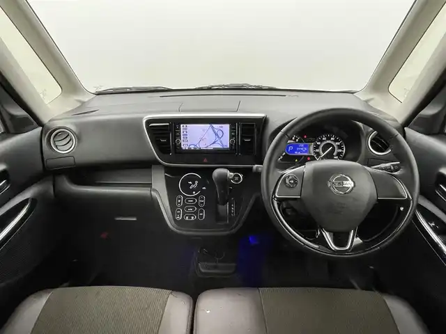 日産 デイズ ルークス HWS X Vセレクション 熊本県 2019(平31)年 4.4万km ホワイトパール 純正ナビMM318D-W（ＣＤ・ＤＶＤ・フルセグ・ＢＴ・ＳＤ・ＡＵＸ・ｉｐｏｄ）/全周囲カメラ　/純正前方ドライブレコーダー　/ＥＴＣ　/両側パワースライドドア　/前後クリアランスソナー　/衝突軽減ブレーキ　/レーンキープアシスト/横滑り防止/ハーフレザーシート/純正フロアマット/純正１５インチAW/オートライト/オートマチックハイビーム/LEDヘッドライト/スマートキー/プッシュスタート/スペアキー1本
