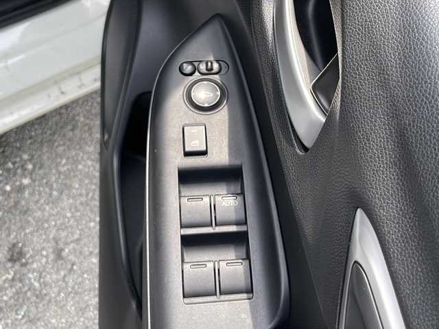 ホンダ フィット ハイブリット Fパッケージ 熊本県 2014(平26)年 1.8万km プレミアムホワイトパール (株)IDOMが運営する【じしゃロン熊本店】の自社ローン専用車両になります/こちらは現金またはオートローンご利用時の価格です。自社ローンご希望の方は別途その旨お申付け下さい./社外ナビ/バックカメラ/純正フロアマット/電動格納ミラー/ステアリングスイッチ/電動格納ミラー/スマートキープッシュスタート/LEDヘットライト