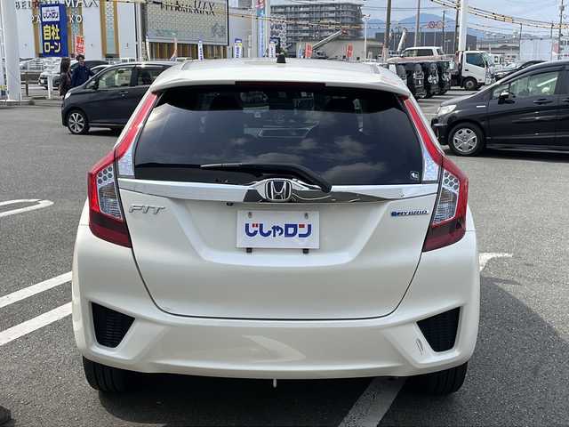 ホンダ フィット ハイブリット Fパッケージ 熊本県 2014(平26)年 1.8万km プレミアムホワイトパール (株)IDOMが運営する【じしゃロン熊本店】の自社ローン専用車両になります/こちらは現金またはオートローンご利用時の価格です。自社ローンご希望の方は別途その旨お申付け下さい./社外ナビ/バックカメラ/純正フロアマット/電動格納ミラー/ステアリングスイッチ/電動格納ミラー/スマートキープッシュスタート/LEDヘットライト