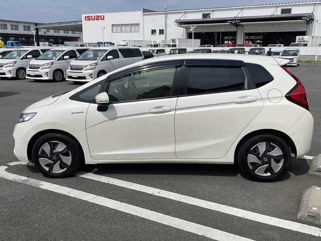 ホンダ フィット ハイブリット Fパッケージ 熊本県 2014(平26)年 1.8万km プレミアムホワイトパール (株)IDOMが運営する【じしゃロン熊本店】の自社ローン専用車両になります/こちらは現金またはオートローンご利用時の価格です。自社ローンご希望の方は別途その旨お申付け下さい./社外ナビ/バックカメラ/純正フロアマット/電動格納ミラー/ステアリングスイッチ/電動格納ミラー/スマートキープッシュスタート/LEDヘットライト