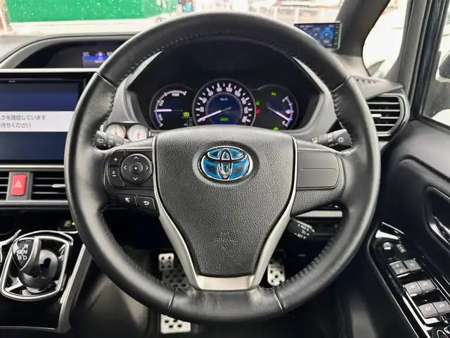 トヨタ ヴォクシー ハイブリッド ZS 煌Ⅱ 宮城県 2019(令1)年 2.5万km ブラッキッシュアゲハガラスフレーク セーフティセンス/・プリクラッシュセーフティ/・レーンディパーチャーアラート/・オートマチックハイビーム/・先行車発進告知機能/インテリジェントクリアランスソナー/純正12インチフリップダウンモニター（V12T-R68C）/純正10インチナビ（NSZN-Z68T）/・CD/DVD/・Bluetooth/・フルセグTV/バックカメラ/ビルトインETC/ドライブレコーダー/GPSレーダー探知機/両側パワースライドドア/前席シートヒーター/革巻きステアリング/クルーズコントロール/ステアリングスイッチ/LEDヘッドランプ/フォグランプ/オートライト/スマートキー＆プッシュスタート/スペアキー1本/電動格納ミラー/純正16インチAW/純正フロアマット/純正ドアバイザー/Wエアバッグ