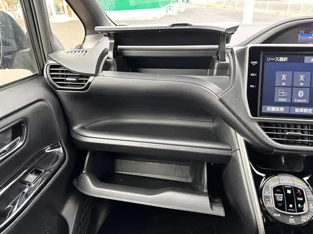 トヨタ ヴォクシー ハイブリッド ZS 煌Ⅱ 宮城県 2019(令1)年 2.5万km ブラッキッシュアゲハガラスフレーク セーフティセンス/・プリクラッシュセーフティ/・レーンディパーチャーアラート/・オートマチックハイビーム/・先行車発進告知機能/インテリジェントクリアランスソナー/純正12インチフリップダウンモニター（V12T-R68C）/純正10インチナビ（NSZN-Z68T）/・CD/DVD/・Bluetooth/・フルセグTV/バックカメラ/ビルトインETC/ドライブレコーダー/GPSレーダー探知機/両側パワースライドドア/前席シートヒーター/革巻きステアリング/クルーズコントロール/ステアリングスイッチ/LEDヘッドランプ/フォグランプ/オートライト/スマートキー＆プッシュスタート/スペアキー1本/電動格納ミラー/純正16インチAW/純正フロアマット/純正ドアバイザー/Wエアバッグ