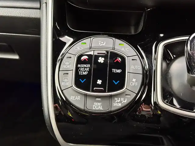 トヨタ ヴォクシー ハイブリッド ZS 煌Ⅱ 宮城県 2019(令1)年 2.5万km ブラッキッシュアゲハガラスフレーク セーフティセンス/・プリクラッシュセーフティ/・レーンディパーチャーアラート/・オートマチックハイビーム/・先行車発進告知機能/インテリジェントクリアランスソナー/純正12インチフリップダウンモニター（V12T-R68C）/純正10インチナビ（NSZN-Z68T）/・CD/DVD/・Bluetooth/・フルセグTV/バックカメラ/ビルトインETC/ドライブレコーダー/GPSレーダー探知機/両側パワースライドドア/前席シートヒーター/革巻きステアリング/クルーズコントロール/ステアリングスイッチ/LEDヘッドランプ/フォグランプ/オートライト/スマートキー＆プッシュスタート/スペアキー1本/電動格納ミラー/純正16インチAW/純正フロアマット/純正ドアバイザー/Wエアバッグ