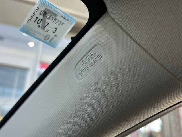 ホンダ ヴェゼル ハイブリッド e:HEV Z 静岡県 2025(令7)年 0.1千km プラチナホワイトパール 純正ナビ/・FM/・AM/・USB/・Bluetooth/・フルセグTV/・スマートフォン連携/ホンダセンシング/●衝突軽減ブレーキ（CMBS）/●先行車発進お知らせ機能/●歩行者事故低減ステアリング/●路外逸脱抑制機能/●標識認識機能/●渋滞追従機能付アダプティブクルーズコントロール（ACC）/●車線維持支援システム（LKAS）/●トラフィックジャムアシスト（渋滞運転支援機能）/●誤発進抑制機能/●後方誤発進抑制機能/●近距離衝突軽減ブレーキ/●急アクセル抑制機能/●パーキングセンサーシステム/主要装備/・バックカメラ/・ＥＴＣ２．０/・ワイヤレス充電/・ブラインドスポットモニター/・パワーバックドア/・パーキングセンサー/・運転席+助手席シートヒーター/・アダプティブドライビングビーム/・パドルシフト/・後退出庫サポート