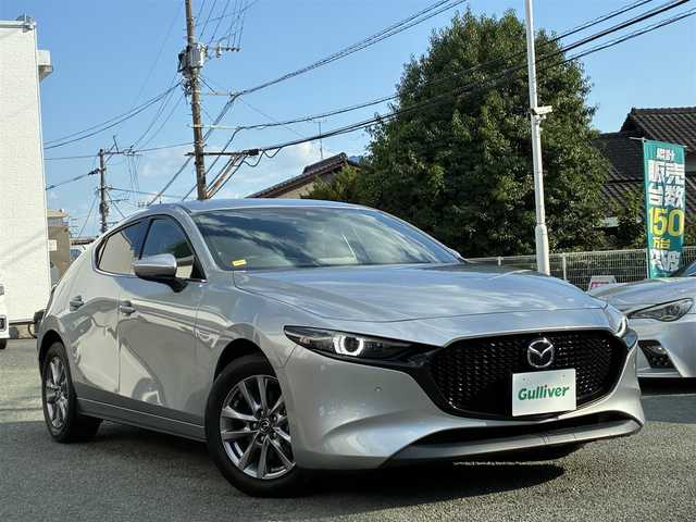 マツダ マツダ３ファストバック XD プロアクティブ 熊本県 2020(令2)年 7.1万km ソニックシルバーM 純正メーカーナビ/【フルセグTV/Bluetooth/CD/DVD/HDMI】/アラウンドビューモニター/レーダークルーズコントロール/衝突軽減防止装置/コーナーセンサー/ブラインドスポットモニター/ヘッドアップディスプレイ/ブラインドスポットモニター/パドルシフト/オートLEDライト/オートハイビーム/ブレーキホールド/プッシュスタート/スマートキー/ETC/ドライブレコーダー/革巻きステアリング/純正フロアマット/アイドリングストップ/ABS/盗難防止装置