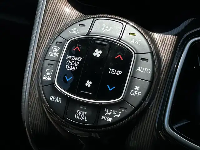 トヨタ エスクァイア ハイブリッド Gi プレミアムパッケージ 福岡県 2017(平29)年 3万km スパークリングブラックパールクリスタルシャイン 純正10.5型SDナビ(フルセグTV/CD/DVD/BT)バックモニターフリップダウンモニタートヨタセーフティーセンス両側パワスラクルコンETCシートヒーター純正フロアマット純正LEDヘットライト純正15インチアルミホイールスマートキープッシュスタート