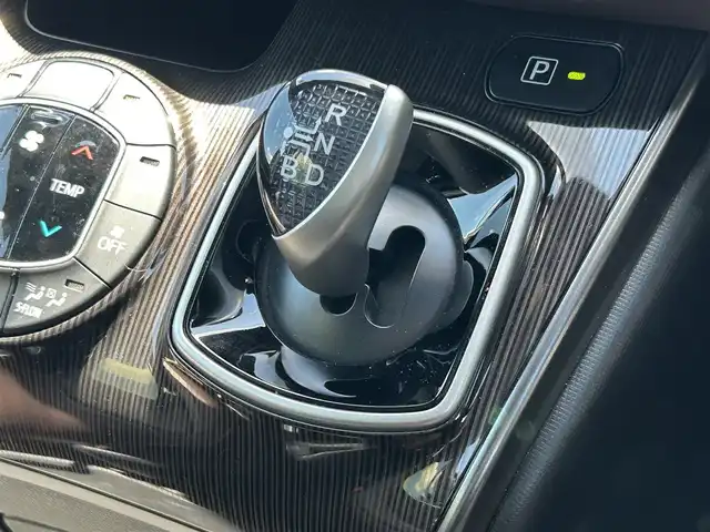 トヨタ エスクァイア ハイブリッド Gi プレミアムパッケージ 福岡県 2017(平29)年 3万km スパークリングブラックパールクリスタルシャイン 純正10.5型SDナビ(フルセグTV/CD/DVD/BT)バックモニターフリップダウンモニタートヨタセーフティーセンス両側パワスラクルコンETCシートヒーター純正フロアマット純正LEDヘットライト純正15インチアルミホイールスマートキープッシュスタート