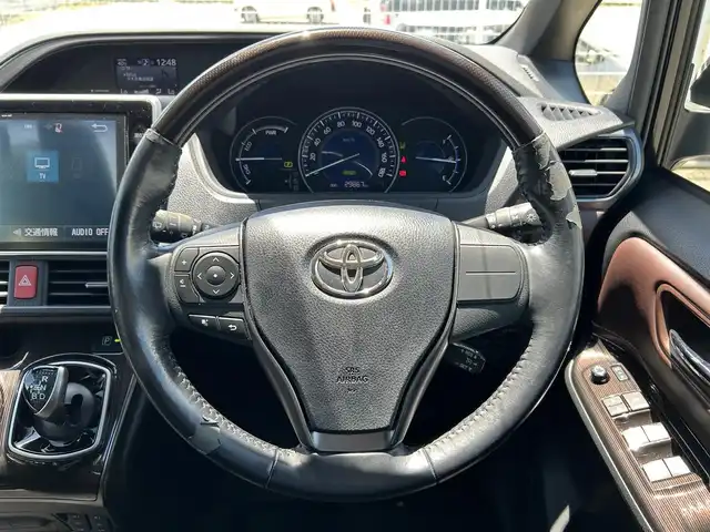 トヨタ エスクァイア ハイブリッド Gi プレミアムパッケージ 福岡県 2017(平29)年 3万km スパークリングブラックパールクリスタルシャイン 純正10.5型SDナビ(フルセグTV/CD/DVD/BT)バックモニターフリップダウンモニタートヨタセーフティーセンス両側パワスラクルコンETCシートヒーター純正フロアマット純正LEDヘットライト純正15インチアルミホイールスマートキープッシュスタート