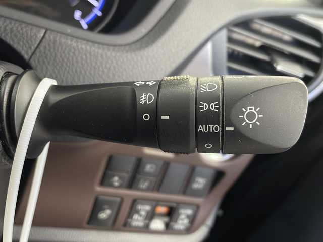 トヨタ エスクァイア ハイブリッド Gi プレミアムパッケージ 栃木県 2017(平29)年 3万km スパークリングブラックパールクリスタルシャイン 純正10.5型SDナビ/(フルセグTV/CD/DVD/BT)/バックカメラ/フリップダウンモニター/トヨタセーフティーセンス/両側パワースライドドア/クルーズコントロール/横滑り防止/車線逸脱抑制機能/先行車発進お知らせ/ETC/シートヒーター/ステアリングヒーター/電動格納ミラー/純正フロアマット/純正15インチアルミホイール/スマートキー/プッシュスタート/スペアキー