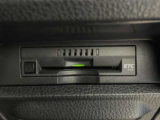 トヨタ エスクァイア ハイブリッド Gi プレミアムパッケージ 栃木県 2017(平29)年 3万km スパークリングブラックパールクリスタルシャイン 純正10.5型SDナビ/(フルセグTV/CD/DVD/BT)/バックカメラ/フリップダウンモニター/トヨタセーフティーセンス/両側パワースライドドア/クルーズコントロール/横滑り防止/車線逸脱抑制機能/先行車発進お知らせ/ETC/シートヒーター/ステアリングヒーター/電動格納ミラー/純正フロアマット/純正15インチアルミホイール/スマートキー/プッシュスタート/スペアキー