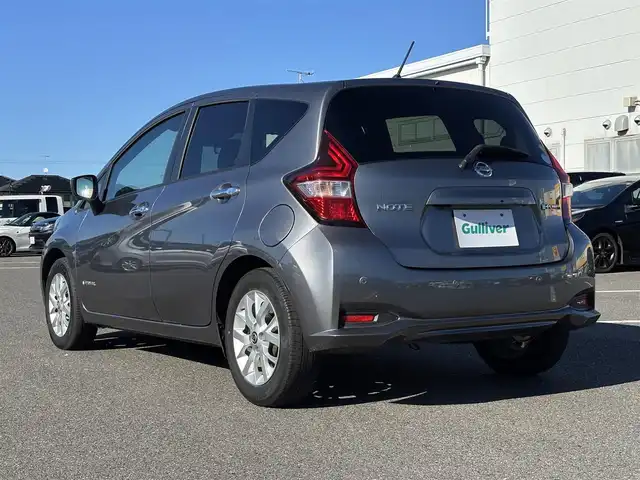 日産 ノート e－パワー X Vセレクション 大分県 2020(令2)年 5.3万km ダークメタルグレー ・社外ナビ(ラジオ/BT/SD)/・全方位カメラ/・エマージェンシーブレーキ/・コーナーセンサー/・デジタルインナーミラー/・ETC/・オートライト/・純正アルミホイール/・スマートキー/・プッシュスタート/・フロアマット