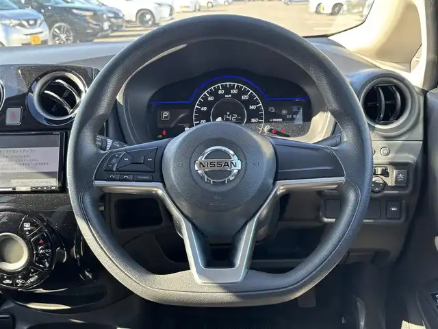 日産 ノート e－パワー X Vセレクション 大分県 2020(令2)年 5.3万km ダークメタルグレー ・社外ナビ(ラジオ/BT/SD)/・全方位カメラ/・エマージェンシーブレーキ/・コーナーセンサー/・デジタルインナーミラー/・ETC/・オートライト/・純正アルミホイール/・スマートキー/・プッシュスタート/・フロアマット