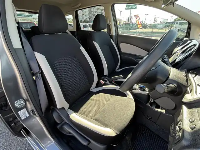 日産 ノート e－パワー X Vセレクション 大分県 2020(令2)年 5.3万km ダークメタルグレー ・社外ナビ(ラジオ/BT/SD)/・全方位カメラ/・エマージェンシーブレーキ/・コーナーセンサー/・デジタルインナーミラー/・ETC/・オートライト/・純正アルミホイール/・スマートキー/・プッシュスタート/・フロアマット