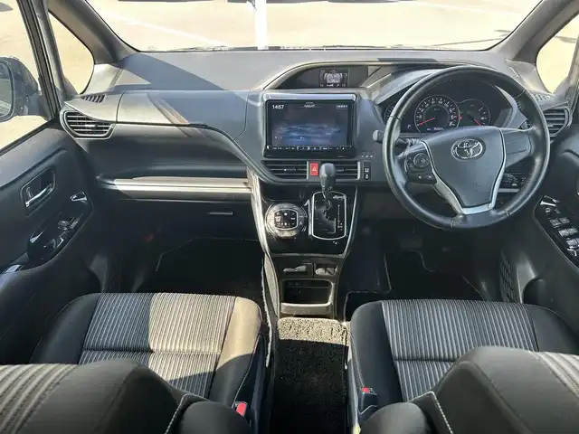 トヨタ ヴォクシー ZS 煌Ⅱ 岡山県 2020(令2)年 9.7万km ブラック 登録時走行距離96822km/アルパイン9インチナビ/フルセグTV(AM.FM.CD.DVD.TV.BT)/フリップダウンモニター/両側パワースライドドア/バックカメラ/ETC/クリアランスソナー/衝突軽減ブレーキ/横滑り防止装置/クルーズコントロール/レーンキープアシスト/オートライト/オートマチックハイビーム/アイドリングストップ/16インチ純正AW/純正フロアマット