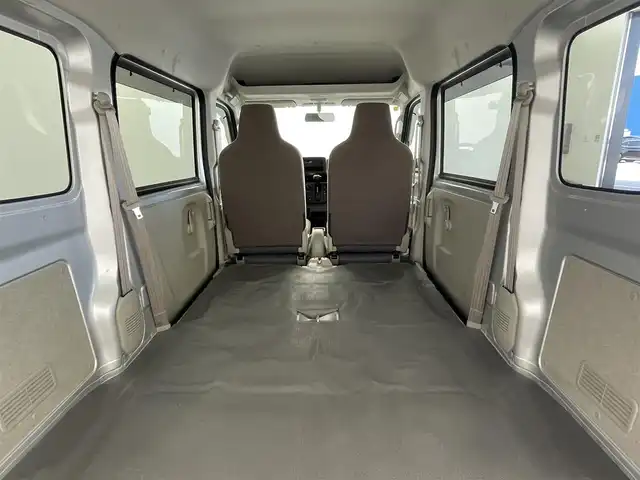 スズキ エブリイ PA 群馬県 2023(令5)年 0.9万km シルキーシルバーメタリック 禁煙車　純正オーディオ　オートライト　アイドリングストップ　横滑り防止装置　ヘッドライトレベライザー　スペアキー　両側スライドドア　マニュアルエアコン　ＡＢＳ　Ｗエアバック　電動格納ミラー