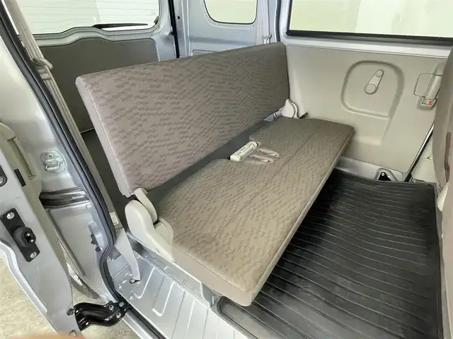 スズキ エブリイ PA 群馬県 2023(令5)年 0.9万km シルキーシルバーメタリック 禁煙車　純正オーディオ　オートライト　アイドリングストップ　横滑り防止装置　ヘッドライトレベライザー　スペアキー　両側スライドドア　マニュアルエアコン　ＡＢＳ　Ｗエアバック　電動格納ミラー