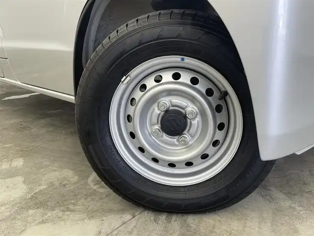スズキ エブリイ PA 群馬県 2023(令5)年 0.9万km シルキーシルバーメタリック 禁煙車　純正オーディオ　オートライト　アイドリングストップ　横滑り防止装置　ヘッドライトレベライザー　スペアキー　両側スライドドア　マニュアルエアコン　ＡＢＳ　Ｗエアバック　電動格納ミラー