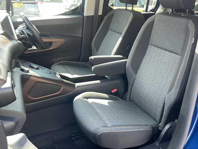プジョー リフター GTライン ファーストLTD 東京都 2020(令2)年 3.1万km 青 ワンオーナー/ディスプレイオーディオ/アクティブクルーズコントロール/レーンキープアシスト/パノラミックビューカメラ/ムーンルーフ/デジタルインナーミラー/置くだけ充電/パドルシフト/オートライト/スマートキー/純正アルミホイール/コーナーセンサー/新車時保証書/取扱説明書