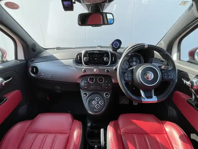アバルト ５９５ ツーリズモ 東京都 2018(平30)年 1.9万km 白 純正ディスプレイオーディオ/パドルシフト/衝突被害軽減ブレーキ/レーンキープアシスト/純正17インチアルミホイール/ ATモード付きシーケンシャルトランスミッション/フロントフォグライト/レザーシート/純正LEDヘッドライト/カーテンエアバック/サイドエアバック