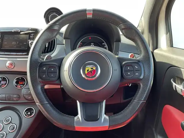 アバルト ５９５ ツーリズモ 東京都 2018(平30)年 1.9万km 白 純正ディスプレイオーディオ/パドルシフト/衝突被害軽減ブレーキ/レーンキープアシスト/純正17インチアルミホイール/ ATモード付きシーケンシャルトランスミッション/フロントフォグライト/レザーシート/純正LEDヘッドライト/カーテンエアバック/サイドエアバック