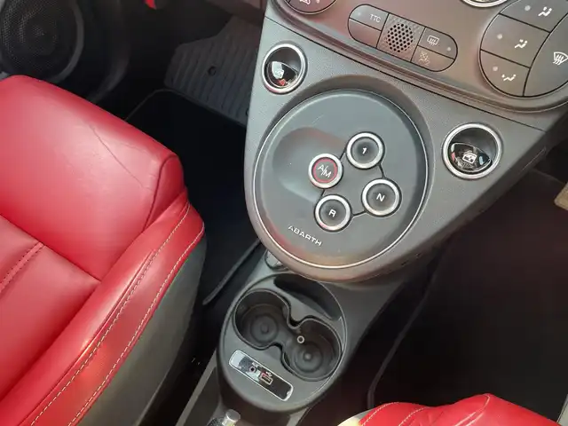アバルト ５９５ ツーリズモ 東京都 2018(平30)年 1.9万km 白 純正ディスプレイオーディオ/パドルシフト/衝突被害軽減ブレーキ/レーンキープアシスト/純正17インチアルミホイール/ ATモード付きシーケンシャルトランスミッション/フロントフォグライト/レザーシート/純正LEDヘッドライト/カーテンエアバック/サイドエアバック