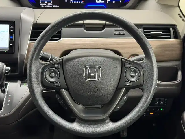 ホンダ フリード＋ G ホンダセンシング 三重県 2020(令2)年 0.4万km プレミアムクリスタルレッドM ガソリン/FF/インパネCVT/純正 7インチナビ VXM-204VFi/（CD/DVD/FM/AM/TV/iPod/SD/MusicRack/USB/Bluetooth/AUX）/バックカメラ/両側パワースライドドア/ドライブレコーダー 前方/ビルトイン ETC/Honda SENSING/・衝突軽減ブレーキ［CMBS］/・車線維持支援システム［LKAS］/・アダプティブクルーズコントロール［ACC］/・路外逸脱抑制機能/・標識認識機能/・先行車発進お知らせ機能/・VSA（ABS＋TRC、横すべり抑制）/など/装備/・シートヒーター（D/N）/・オートエアコン/・オートライト/・LEDヘッドランプ/・ステアリングスイッチ/・インフォメーションディスプレイ/・ECONスイッチ/・電動格納ドアミラー/・プッシュスタート/・スマートキーx2/・純正ホイールキャップ＋15インチスチールホイール/など