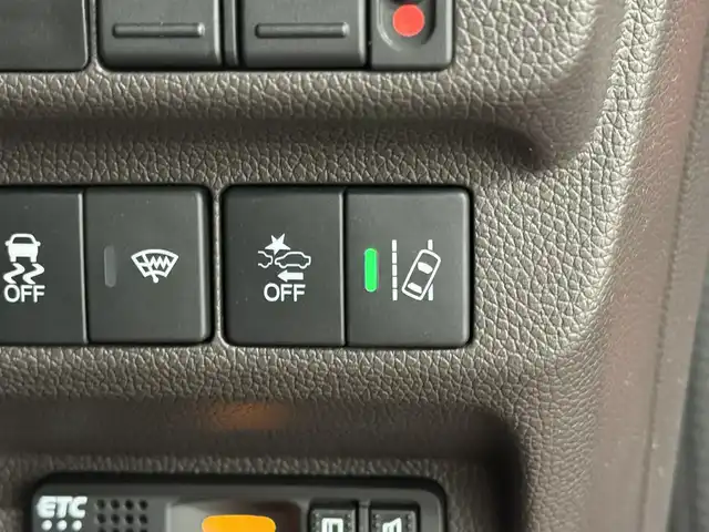 ホンダ フリード＋ G ホンダセンシング 三重県 2020(令2)年 0.4万km プレミアムクリスタルレッドM ガソリン/FF/インパネCVT/純正 7インチナビ VXM-204VFi/（CD/DVD/FM/AM/TV/iPod/SD/MusicRack/USB/Bluetooth/AUX）/バックカメラ/両側パワースライドドア/ドライブレコーダー 前方/ビルトイン ETC/Honda SENSING/・衝突軽減ブレーキ［CMBS］/・車線維持支援システム［LKAS］/・アダプティブクルーズコントロール［ACC］/・路外逸脱抑制機能/・標識認識機能/・先行車発進お知らせ機能/・VSA（ABS＋TRC、横すべり抑制）/など/装備/・シートヒーター（D/N）/・オートエアコン/・オートライト/・LEDヘッドランプ/・ステアリングスイッチ/・インフォメーションディスプレイ/・ECONスイッチ/・電動格納ドアミラー/・プッシュスタート/・スマートキーx2/・純正ホイールキャップ＋15インチスチールホイール/など
