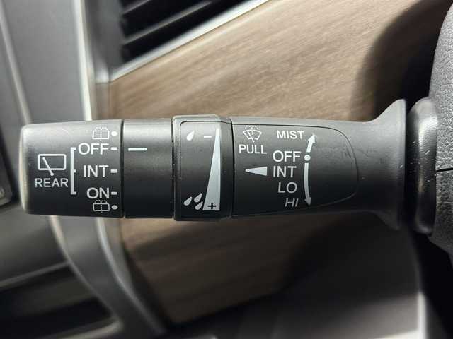 ホンダ フリード＋ G ホンダセンシング 三重県 2020(令2)年 0.4万km プレミアムクリスタルレッドM ガソリン/FF/インパネCVT/純正 7インチナビ VXM-204VFi/（CD/DVD/FM/AM/TV/iPod/SD/MusicRack/USB/Bluetooth/AUX）/バックカメラ/両側パワースライドドア/ドライブレコーダー 前方/ビルトイン ETC/Honda SENSING/・衝突軽減ブレーキ［CMBS］/・車線維持支援システム［LKAS］/・アダプティブクルーズコントロール［ACC］/・路外逸脱抑制機能/・標識認識機能/・先行車発進お知らせ機能/・VSA（ABS＋TRC、横すべり抑制）/など/装備/・シートヒーター（D/N）/・オートエアコン/・オートライト/・LEDヘッドランプ/・ステアリングスイッチ/・インフォメーションディスプレイ/・ECONスイッチ/・電動格納ドアミラー/・プッシュスタート/・スマートキーx2/・純正ホイールキャップ＋15インチスチールホイール/など