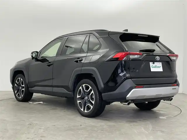 トヨタ ＲＡＶ４ アドベンチャー 富山県 2021(令3)年 1.7万km アティチュードブラックマイカ 純正9型ディスプレイオーディオ（AM/FM/BT/USB）/バックカメラ/ETC/レザーシート/D席パワーシート/衝突被害軽減システム/レーダークルーズコントロール/レーンキープアシスト/コーナーセンサー/横滑り防止装置/純正アルミホイール/社外フロアマット/オートLEDライト/オートマチックハイビーム/フォグライト/革巻きステアリング/ステアリングスイッチ