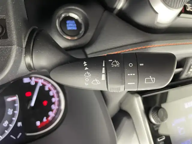 トヨタ ＲＡＶ４ アドベンチャー 富山県 2021(令3)年 1.7万km アティチュードブラックマイカ 純正9型ディスプレイオーディオ（AM/FM/BT/USB）/バックカメラ/ETC/レザーシート/D席パワーシート/衝突被害軽減システム/レーダークルーズコントロール/レーンキープアシスト/コーナーセンサー/横滑り防止装置/純正アルミホイール/社外フロアマット/オートLEDライト/オートマチックハイビーム/フォグライト/革巻きステアリング/ステアリングスイッチ