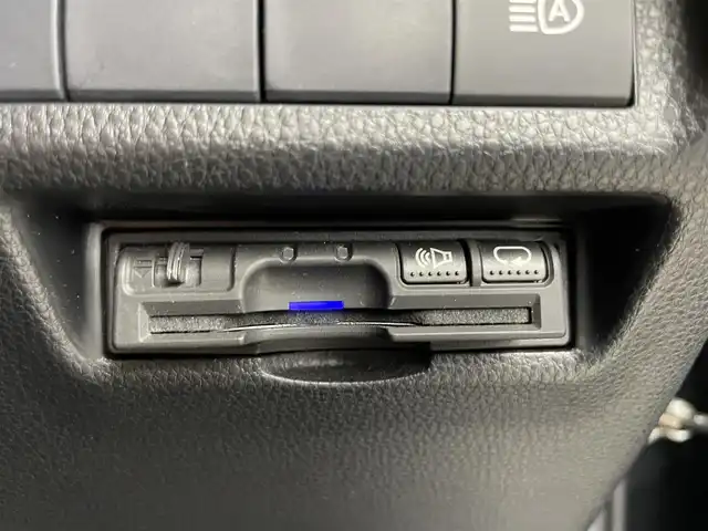 トヨタ ＲＡＶ４ アドベンチャー 富山県 2021(令3)年 1.7万km アティチュードブラックマイカ 純正9型ディスプレイオーディオ（AM/FM/BT/USB）/バックカメラ/ETC/レザーシート/D席パワーシート/衝突被害軽減システム/レーダークルーズコントロール/レーンキープアシスト/コーナーセンサー/横滑り防止装置/純正アルミホイール/社外フロアマット/オートLEDライト/オートマチックハイビーム/フォグライト/革巻きステアリング/ステアリングスイッチ