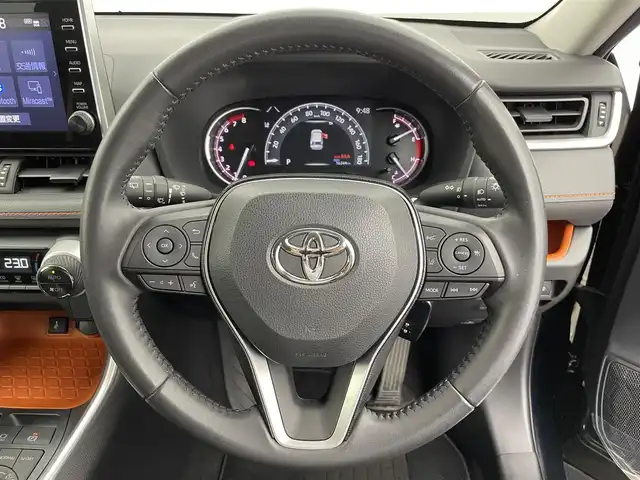 トヨタ ＲＡＶ４ アドベンチャー 富山県 2021(令3)年 1.7万km アティチュードブラックマイカ 純正9型ディスプレイオーディオ（AM/FM/BT/USB）/バックカメラ/ETC/レザーシート/D席パワーシート/衝突被害軽減システム/レーダークルーズコントロール/レーンキープアシスト/コーナーセンサー/横滑り防止装置/純正アルミホイール/社外フロアマット/オートLEDライト/オートマチックハイビーム/フォグライト/革巻きステアリング/ステアリングスイッチ