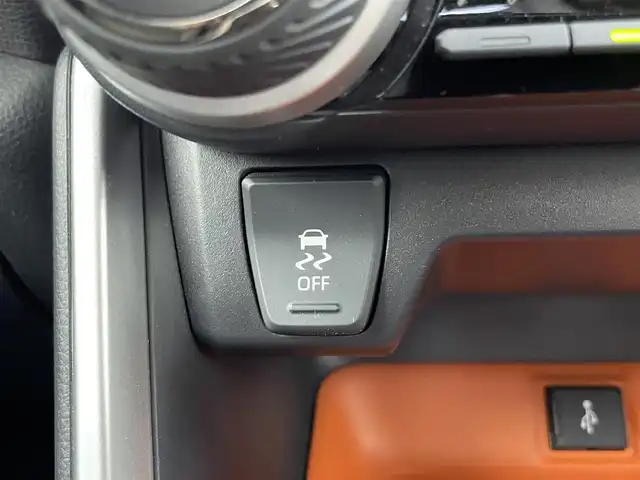 トヨタ ＲＡＶ４ アドベンチャー 富山県 2021(令3)年 1.7万km アティチュードブラックマイカ 純正9型ディスプレイオーディオ（AM/FM/BT/USB）/バックカメラ/ETC/レザーシート/D席パワーシート/衝突被害軽減システム/レーダークルーズコントロール/レーンキープアシスト/コーナーセンサー/横滑り防止装置/純正アルミホイール/社外フロアマット/オートLEDライト/オートマチックハイビーム/フォグライト/革巻きステアリング/ステアリングスイッチ