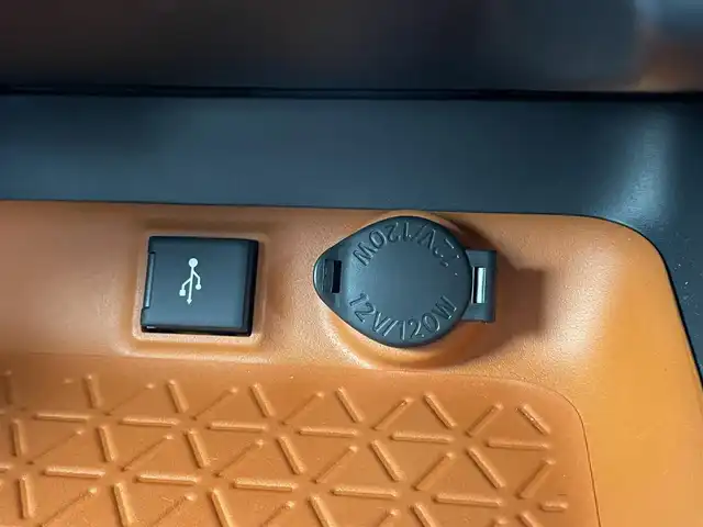 トヨタ ＲＡＶ４ アドベンチャー 富山県 2021(令3)年 1.7万km アティチュードブラックマイカ 純正9型ディスプレイオーディオ（AM/FM/BT/USB）/バックカメラ/ETC/レザーシート/D席パワーシート/衝突被害軽減システム/レーダークルーズコントロール/レーンキープアシスト/コーナーセンサー/横滑り防止装置/純正アルミホイール/社外フロアマット/オートLEDライト/オートマチックハイビーム/フォグライト/革巻きステアリング/ステアリングスイッチ