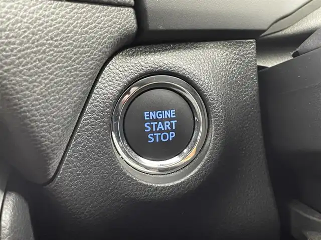 トヨタ ＲＡＶ４ アドベンチャー 富山県 2021(令3)年 1.7万km アティチュードブラックマイカ 純正9型ディスプレイオーディオ（AM/FM/BT/USB）/バックカメラ/ETC/レザーシート/D席パワーシート/衝突被害軽減システム/レーダークルーズコントロール/レーンキープアシスト/コーナーセンサー/横滑り防止装置/純正アルミホイール/社外フロアマット/オートLEDライト/オートマチックハイビーム/フォグライト/革巻きステアリング/ステアリングスイッチ