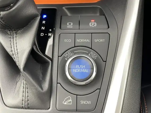 トヨタ ＲＡＶ４ アドベンチャー 富山県 2021(令3)年 1.7万km アティチュードブラックマイカ 純正9型ディスプレイオーディオ（AM/FM/BT/USB）/バックカメラ/ETC/レザーシート/D席パワーシート/衝突被害軽減システム/レーダークルーズコントロール/レーンキープアシスト/コーナーセンサー/横滑り防止装置/純正アルミホイール/社外フロアマット/オートLEDライト/オートマチックハイビーム/フォグライト/革巻きステアリング/ステアリングスイッチ