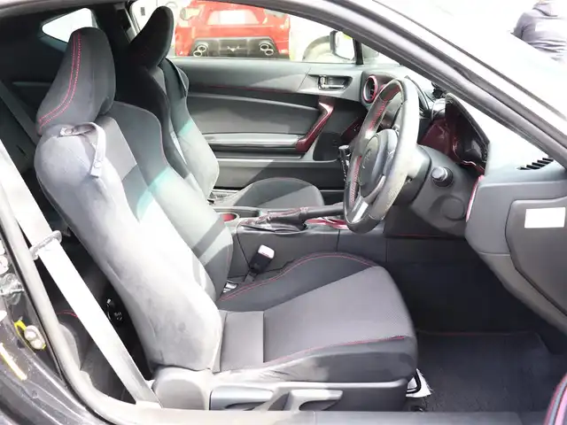 トヨタ ８６ GT 神奈川県 2013(平25)年 8.5万km 黒 TRDエアロ/：TRDスポーツマフラー/追加メーター/：社外シフトノブ/社外18インチホワイトアルミホイール/社外ヘッドライト/：社外LEDテールレンズ/純正フロアマット/ETC