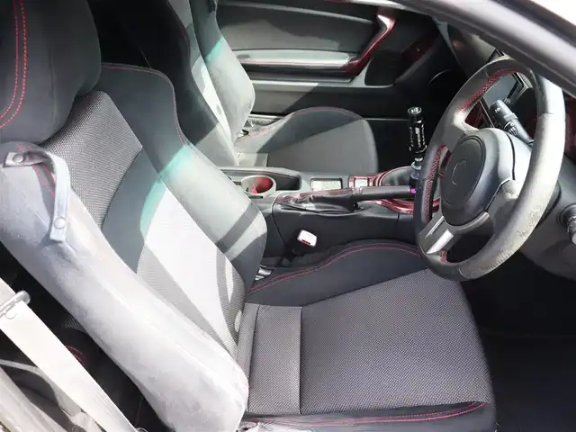 トヨタ ８６ GT 神奈川県 2013(平25)年 8.5万km 黒 TRDエアロ/：TRDスポーツマフラー/追加メーター/：社外シフトノブ/社外18インチホワイトアルミホイール/社外ヘッドライト/：社外LEDテールレンズ/純正フロアマット/ETC