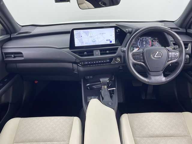 レクサス ＵＸ 250h バージョンL 秋田県 2022(令4)年 3.4万km ソニッククォーツ ４ＷＤ/ワンオーナー/12.3インチ純正メモリナビ/　(AM/FM/フルセグTV/Bluetooth/USB)/全方位カメラ/アダプティブクルーズコントロール/パドルシフト/パワーバックドア/レザーシート/運転席パワーシート/前席シートヒーター/前席ベンチレーション/ステアリングヒーター/オートブレーキホールド/ブラインドスポットモニター/オートライト/オートハイビーム/LEDヘッドライト/純正フロアマット/スマートキー/スペアキー/ＥＴＣ２．０/取扱説明書
