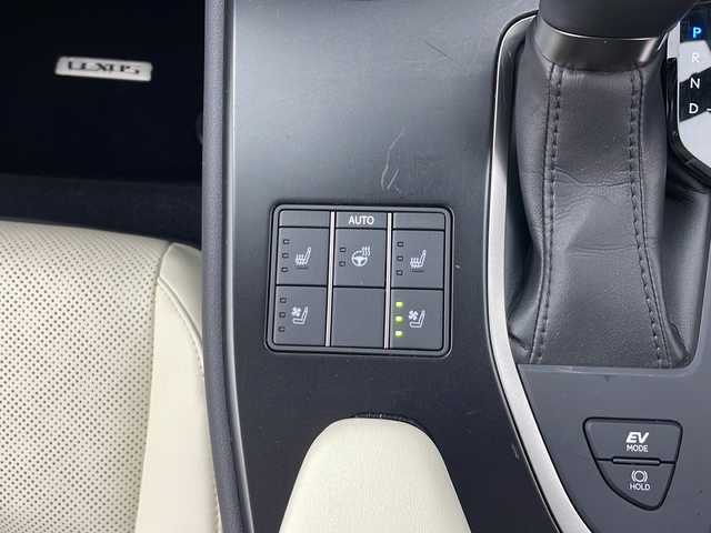 レクサス ＵＸ 250h バージョンL 秋田県 2022(令4)年 3.4万km ソニッククォーツ ４ＷＤ/ワンオーナー/12.3インチ純正メモリナビ/　(AM/FM/フルセグTV/Bluetooth/USB)/全方位カメラ/アダプティブクルーズコントロール/パドルシフト/パワーバックドア/レザーシート/運転席パワーシート/前席シートヒーター/前席ベンチレーション/ステアリングヒーター/オートブレーキホールド/ブラインドスポットモニター/オートライト/オートハイビーム/LEDヘッドライト/純正フロアマット/スマートキー/スペアキー/ＥＴＣ２．０/取扱説明書