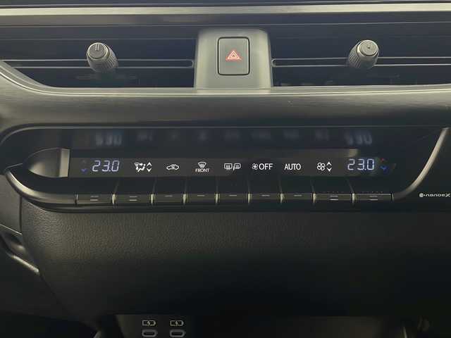 レクサス ＵＸ 250h バージョンL 秋田県 2022(令4)年 3.4万km ソニッククォーツ ４ＷＤ/ワンオーナー/12.3インチ純正メモリナビ/　(AM/FM/フルセグTV/Bluetooth/USB)/全方位カメラ/アダプティブクルーズコントロール/パドルシフト/パワーバックドア/レザーシート/運転席パワーシート/前席シートヒーター/前席ベンチレーション/ステアリングヒーター/オートブレーキホールド/ブラインドスポットモニター/オートライト/オートハイビーム/LEDヘッドライト/純正フロアマット/スマートキー/スペアキー/ＥＴＣ２．０/取扱説明書