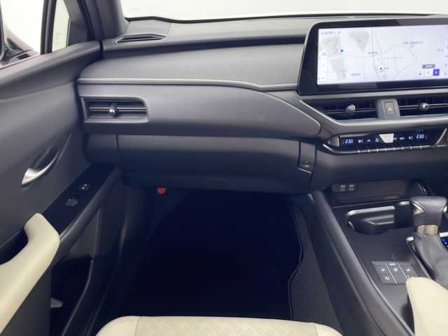 レクサス ＵＸ 250h バージョンL 秋田県 2022(令4)年 3.4万km ソニッククォーツ ４ＷＤ/ワンオーナー/12.3インチ純正メモリナビ/　(AM/FM/フルセグTV/Bluetooth/USB)/全方位カメラ/アダプティブクルーズコントロール/パドルシフト/パワーバックドア/レザーシート/運転席パワーシート/前席シートヒーター/前席ベンチレーション/ステアリングヒーター/オートブレーキホールド/ブラインドスポットモニター/オートライト/オートハイビーム/LEDヘッドライト/純正フロアマット/スマートキー/スペアキー/ＥＴＣ２．０/取扱説明書