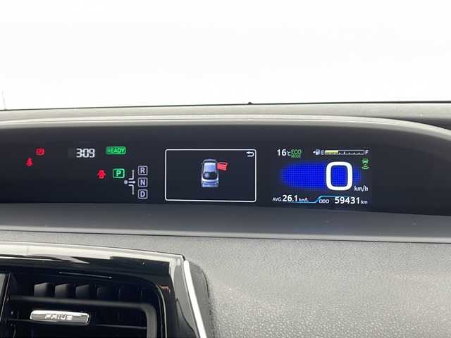 トヨタ プリウス S 千葉県 2016(平28)年 6万km ホワイトパールクリスタルシャイン 衝突軽減ブレーキ/レーンキープアシスト/レーダークルーズコントロール/オートマチックハイビーム/純正SDナビ/（フルセグ/Bluetooth/CD/DVD/FM/AM）/バックカメラ/ETC/ドライブレコーダー（前のみ）/LEDヘッドライト/フォグライト/純正フロアマット/純正サイドバイザー/電動格納ミラー