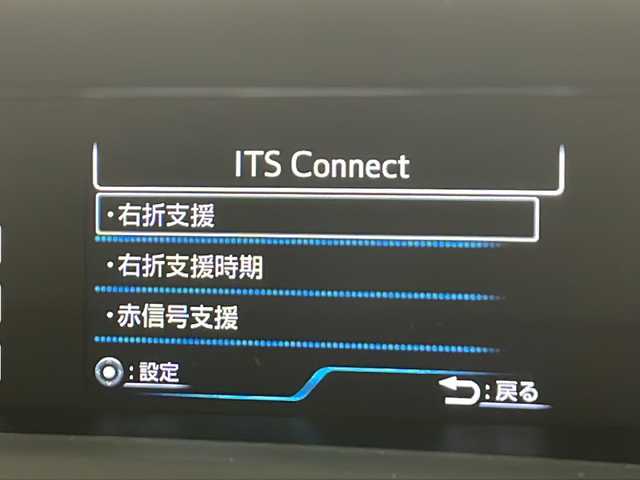 トヨタ プリウス S 千葉県 2016(平28)年 6万km ホワイトパールクリスタルシャイン 衝突軽減ブレーキ/レーンキープアシスト/レーダークルーズコントロール/オートマチックハイビーム/純正SDナビ/（フルセグ/Bluetooth/CD/DVD/FM/AM）/バックカメラ/ETC/ドライブレコーダー（前のみ）/LEDヘッドライト/フォグライト/純正フロアマット/純正サイドバイザー/電動格納ミラー