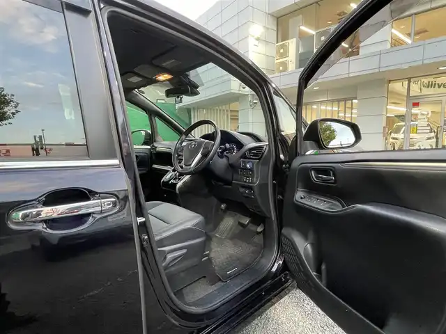 トヨタ エスクァイア ハイブリッド Gi ブラックテーラード 東京都 2016(平28)年 4.5万km スパークリングブラックパールクリスタルシャイン 純正9インチナビ（NSZT-Y66T）/・フルセグTV/DVD/Bluetoothオーディオ/両側電動スライドドア/バックカメラ/ドライブレコーダー前後/トヨタセーフティセンスC/・プリクラッシュセーフティシステム/・レーンディパーチャーアラート/・オートマチックハイビーム/合皮シート/前席シートヒーター/純正15インチアルミホイール/保証書/取扱説明書/スペアキー