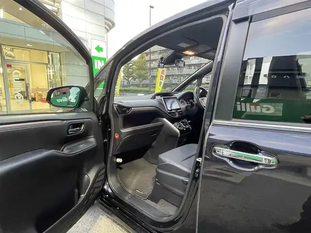 トヨタ エスクァイア ハイブリッド Gi ブラックテーラード 東京都 2016(平28)年 4.5万km スパークリングブラックパールクリスタルシャイン 純正9インチナビ（NSZT-Y66T）/・フルセグTV/DVD/Bluetoothオーディオ/両側電動スライドドア/バックカメラ/ドライブレコーダー前後/トヨタセーフティセンスC/・プリクラッシュセーフティシステム/・レーンディパーチャーアラート/・オートマチックハイビーム/合皮シート/前席シートヒーター/純正15インチアルミホイール/保証書/取扱説明書/スペアキー